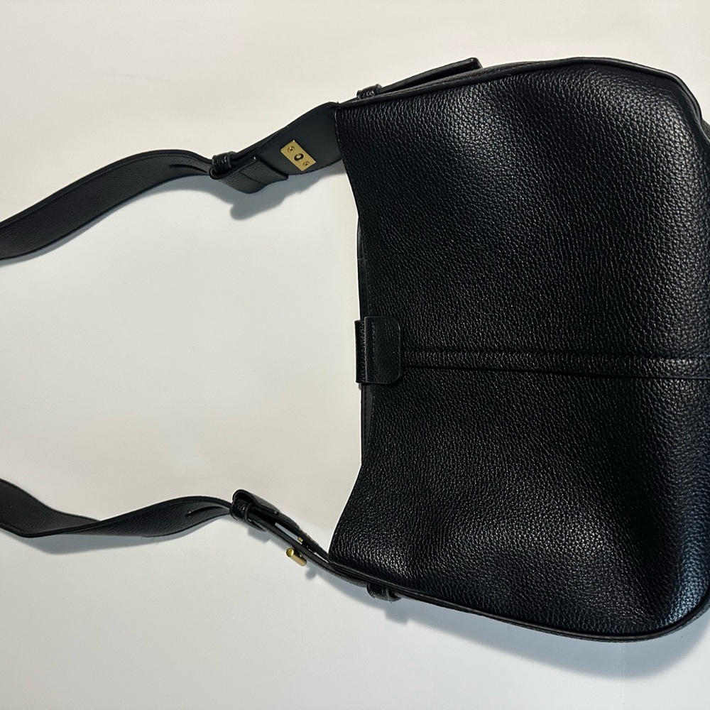 Antik Kraft Black Shoulder Bag with Textured Leather Finish
